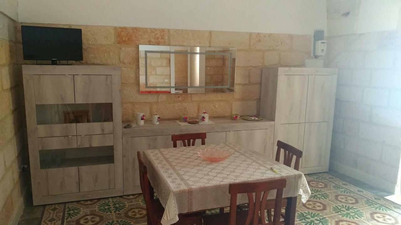Ferienwohnung La Terrazza Sul Castello Palmariggi Exterior foto